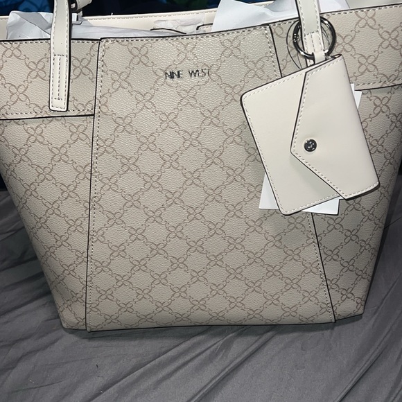 Nine West purse - Picture 4 of 4